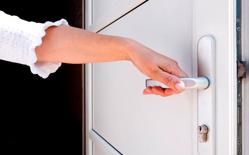 Reformas Ionel Mad instalacion de puertas